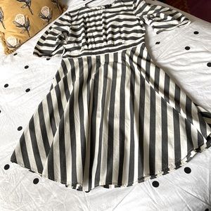 Who What Wear L EUC mid-length skirt lined dress w/gray and off-white stripes